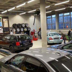 Werkstatt des Fachbereichs Fahrzeugtechnik Werkstatt des Fachbereichs Fahrzeugtechnik
